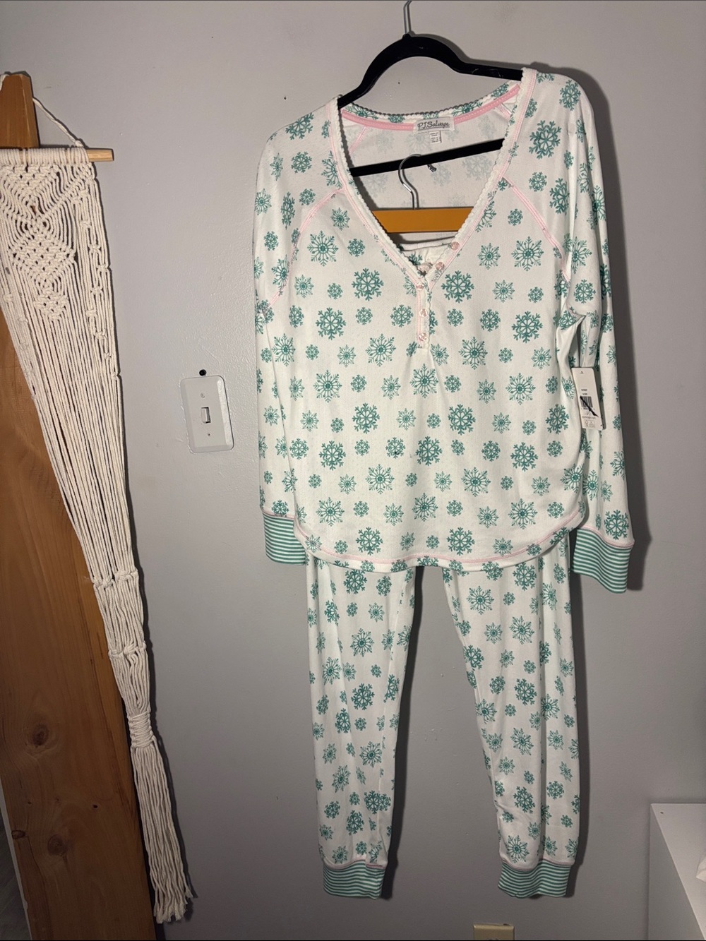 BNWT P.J. Salvage White & Mint Snowflake Pajama Set• softest thing ever !!